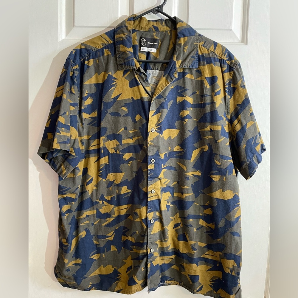 Men's (XXL) abstract blue/gold/brown camo print Original Use button down shirt.